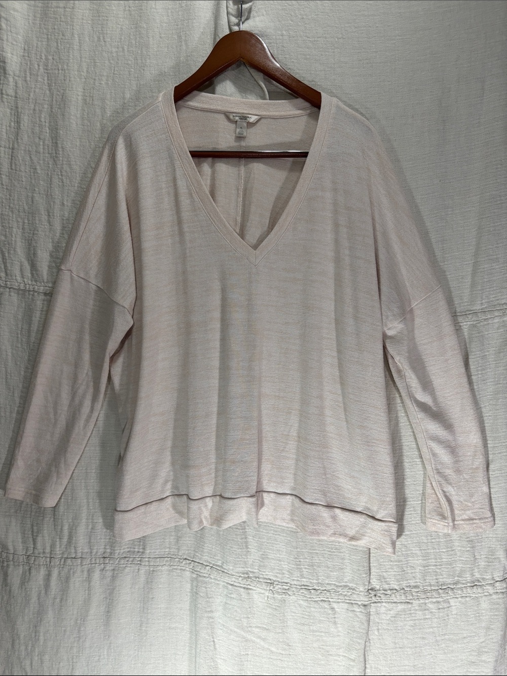 Banana Republic Luxespun Pale Pink V-Neck Lightweight Long Sleeve Top Oversized